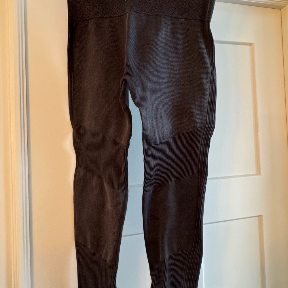 Women's Black Textured Leggings